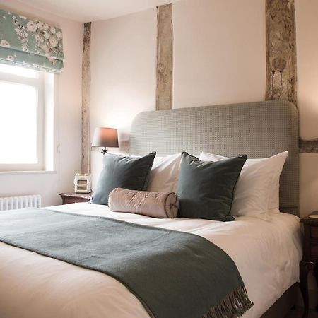 The Greyhound Inn Уонтейдж Экстерьер фото