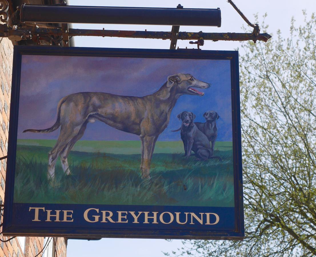 The Greyhound Inn Уонтейдж Экстерьер фото