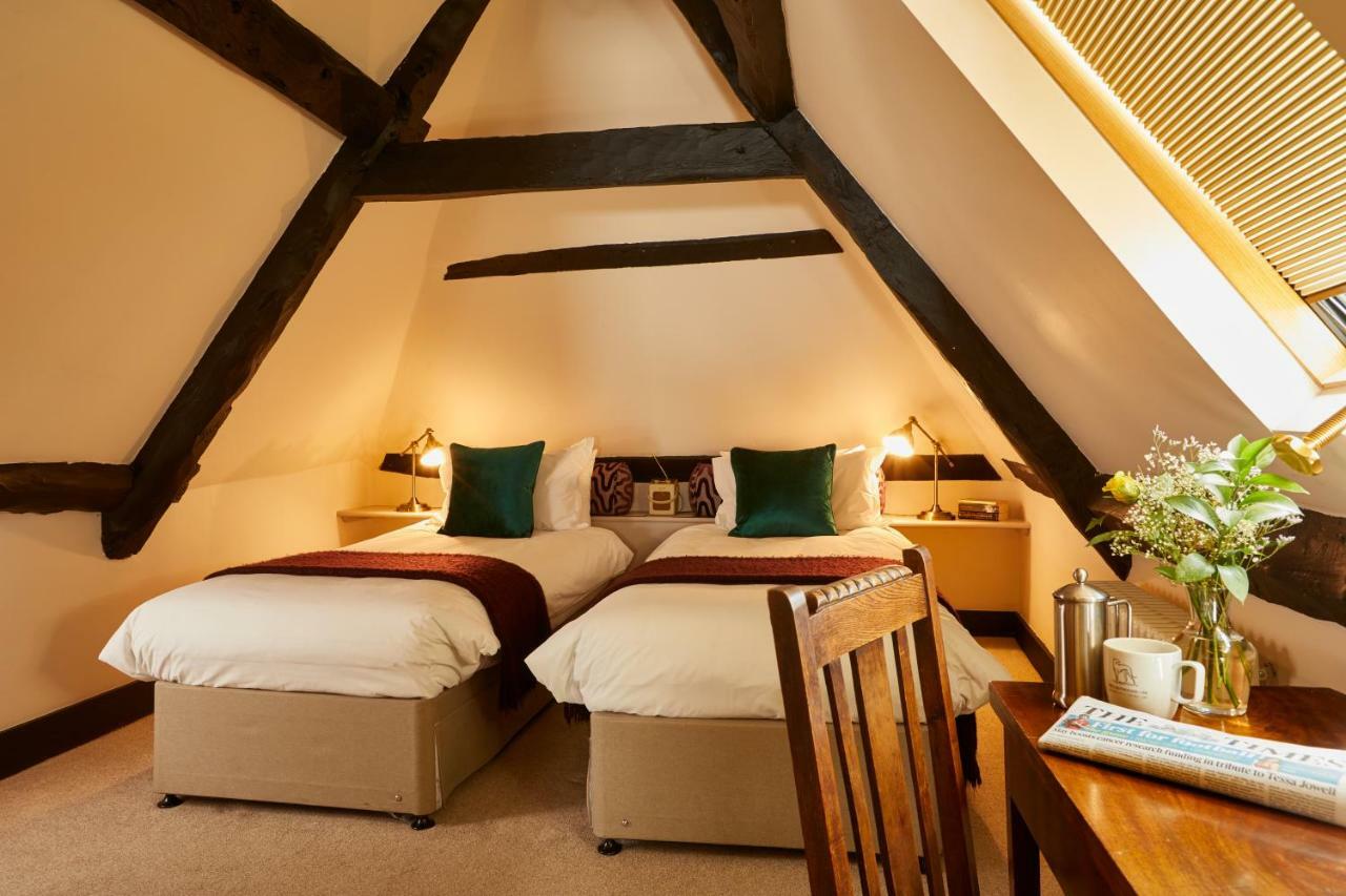 The Greyhound Inn Уонтейдж Экстерьер фото